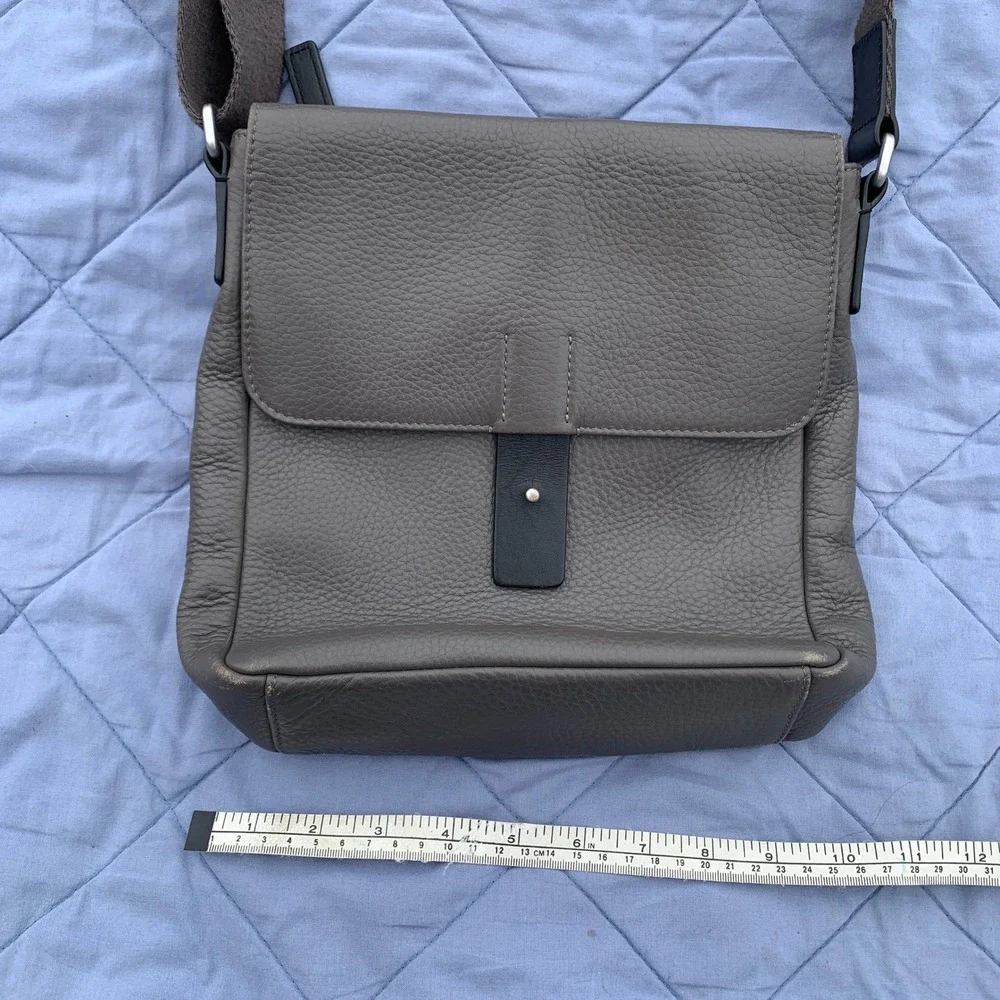 Vintage 2000s ECCO Ely pebbled leather men's crossbody messenger bag in grey